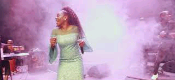Gloria Kazadi M – Intouchable