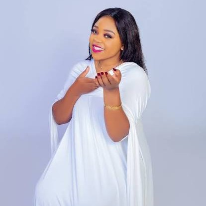 Vimby Vee Music – Munoziva Kusasimba Kwangu Ndotsvaga Imi Moga ( Worship Medly 12 )
